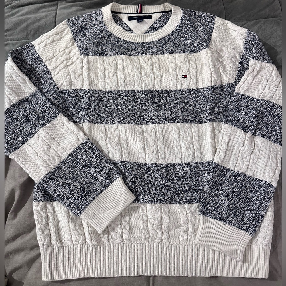 Gorgeous Tommy Hilfiger Knit Sweater